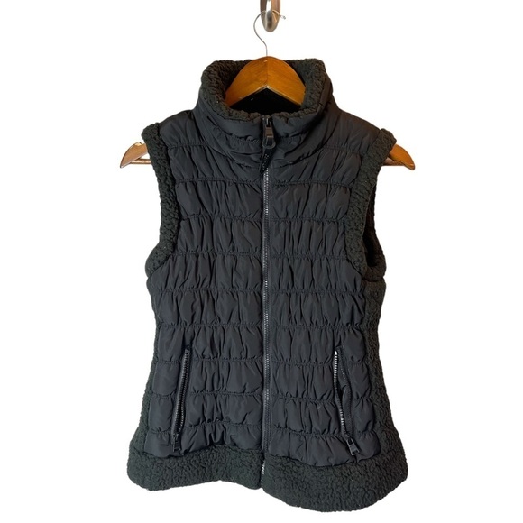 Women's Calvin Klein Black Performance Black Zip Up Vest Medium NWT - Picture 1 of 7